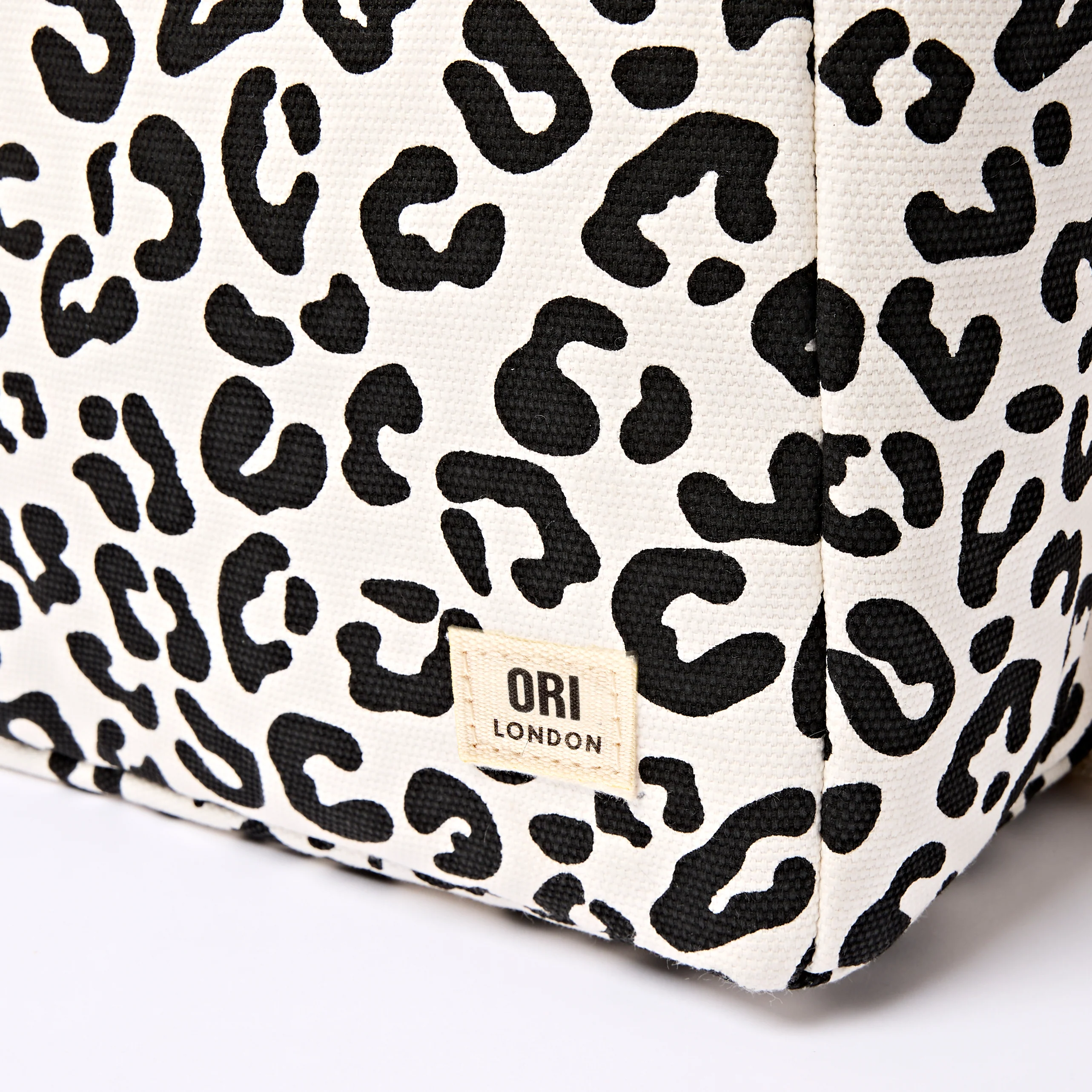 Hampstead Lunch Bag in Summer Leopard - Image 7