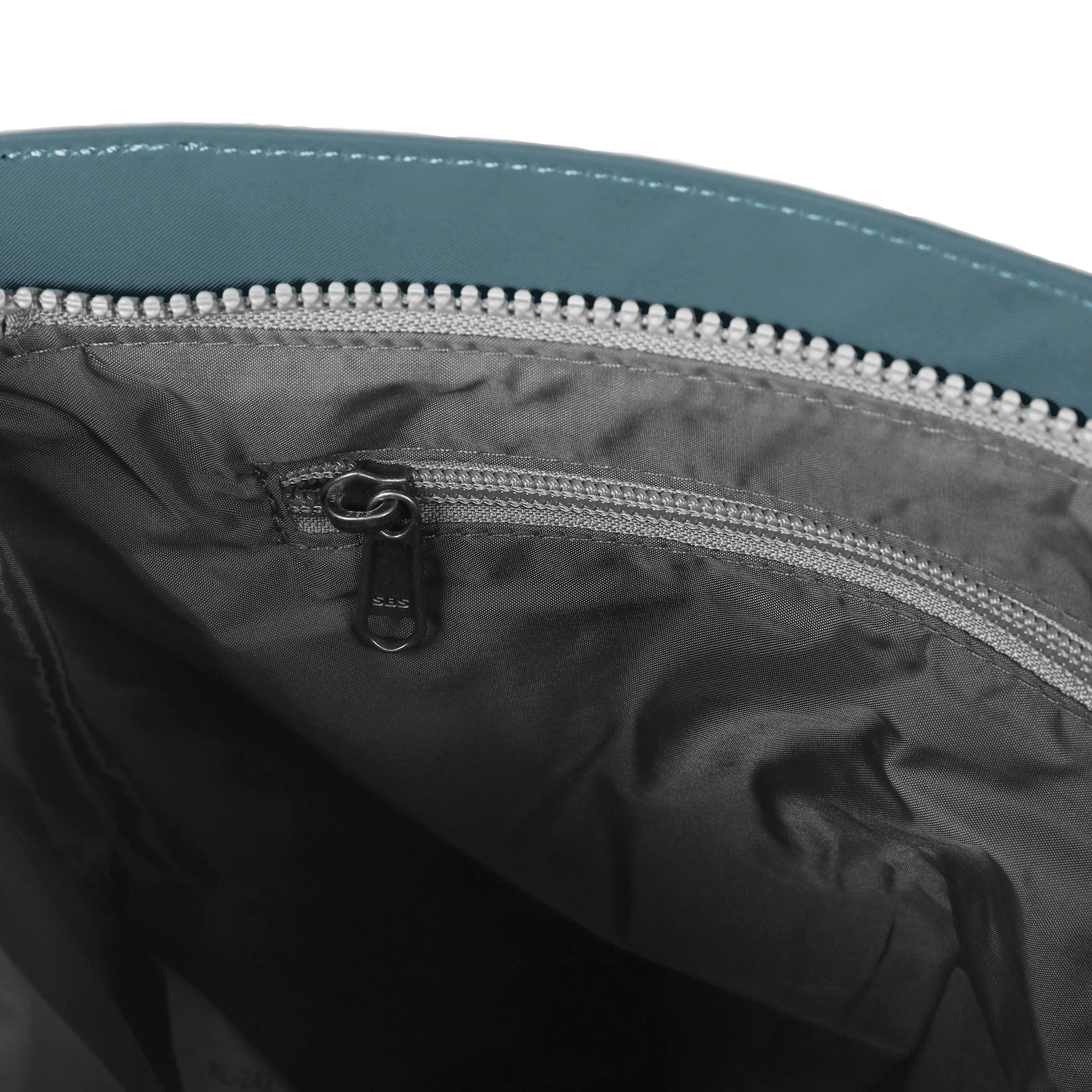 Kennington Crossbody Bag in Airforce - Image 5