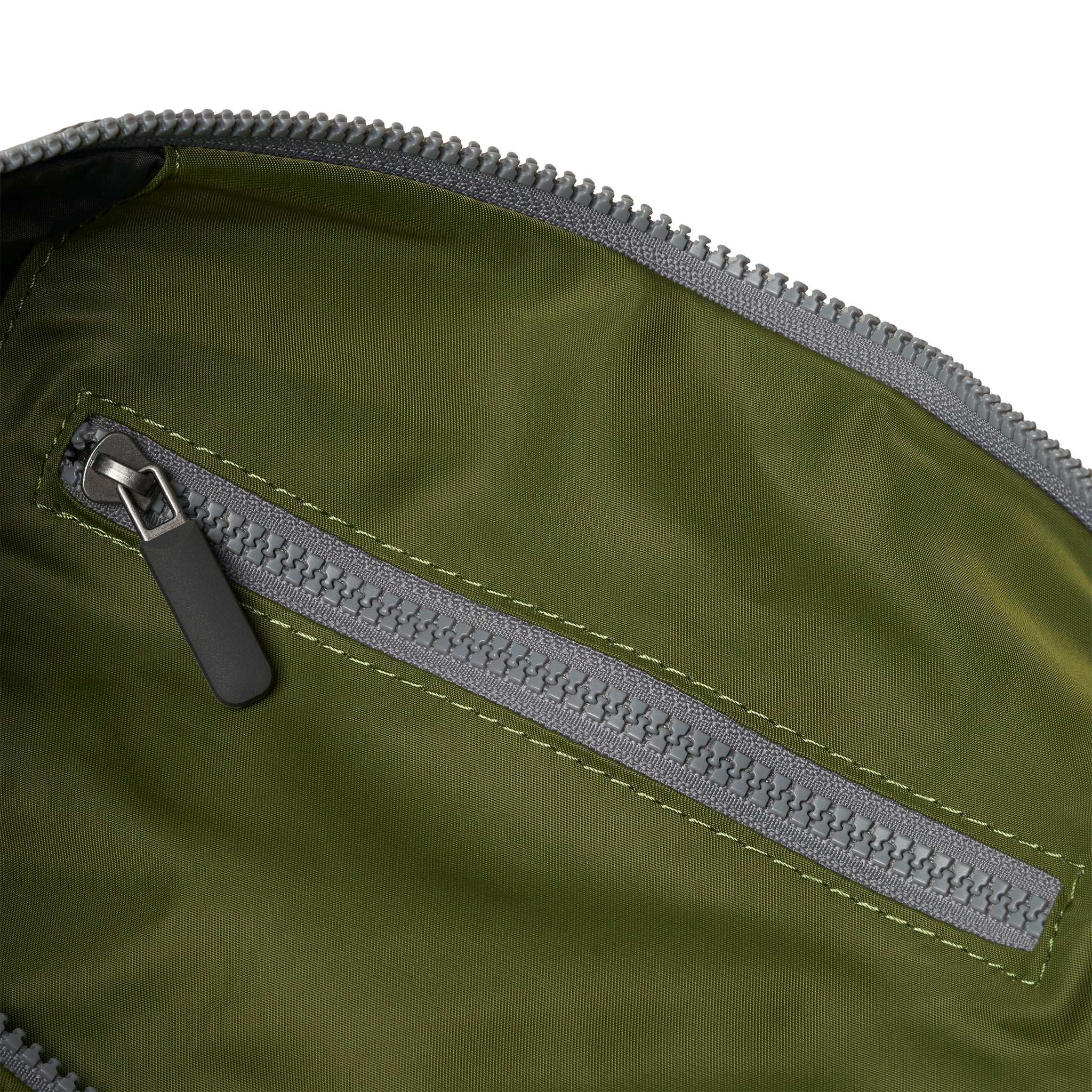 Luton Duffel Bag in Avocado - Image 6