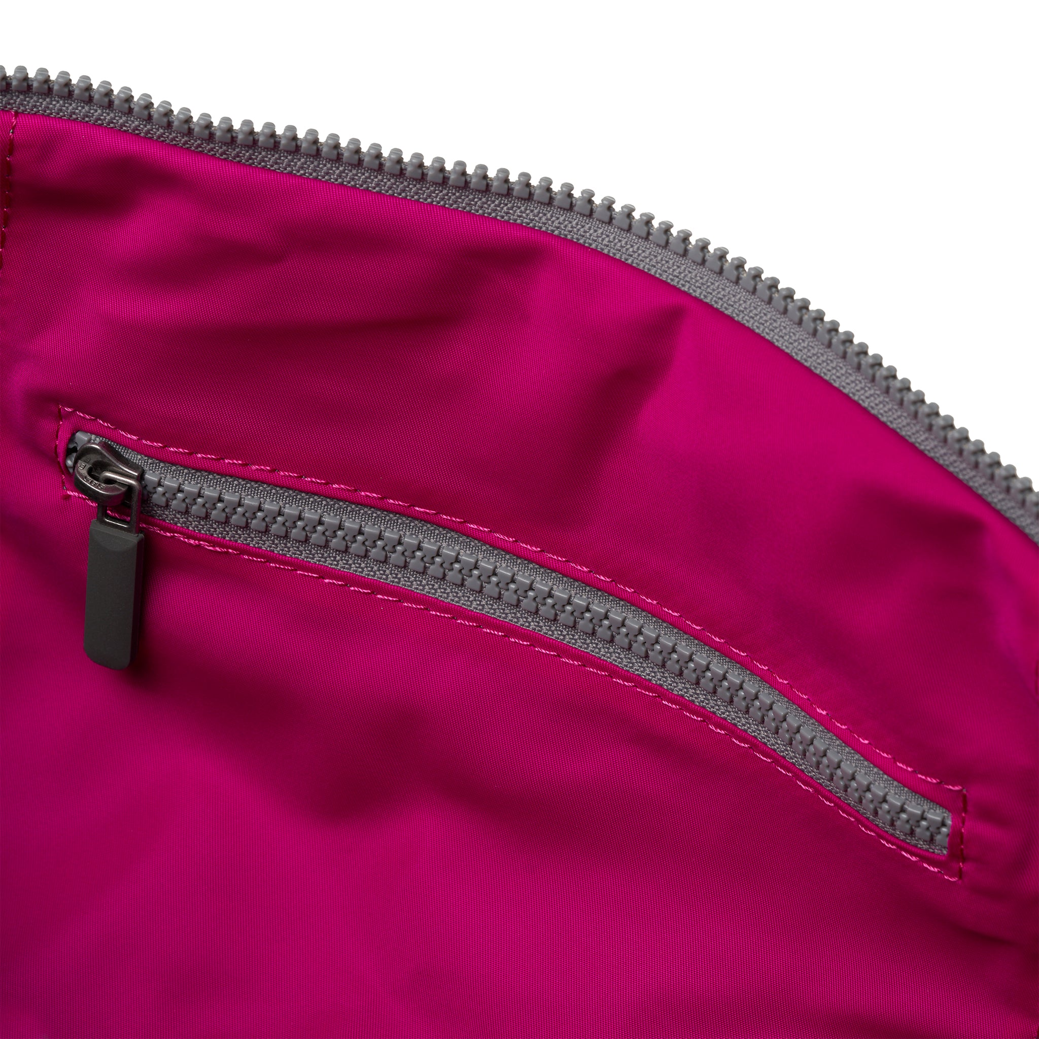 Luton Duffel in Candy - Image 7