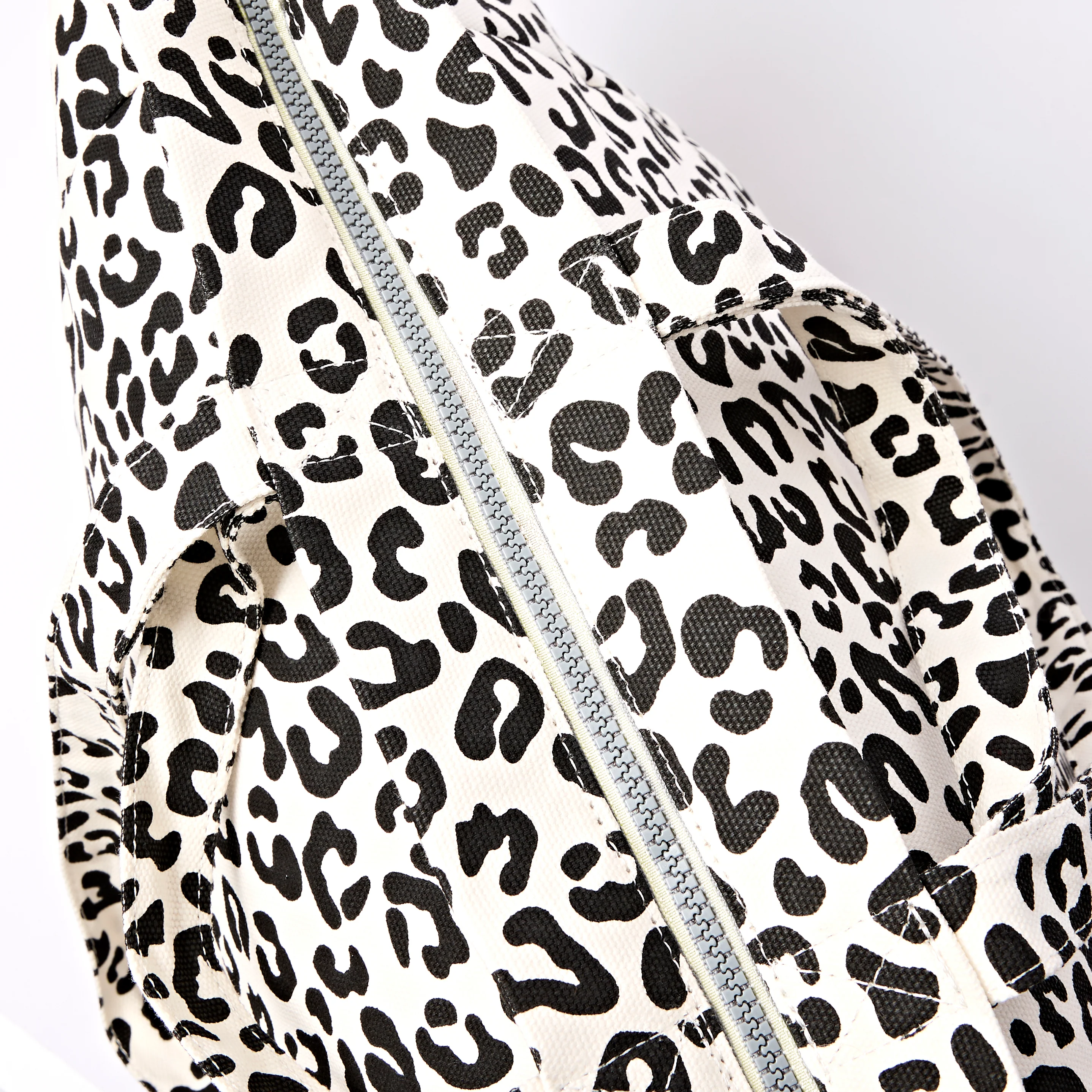 Marylebone Tote Bag in Summer Leopard - Image 6
