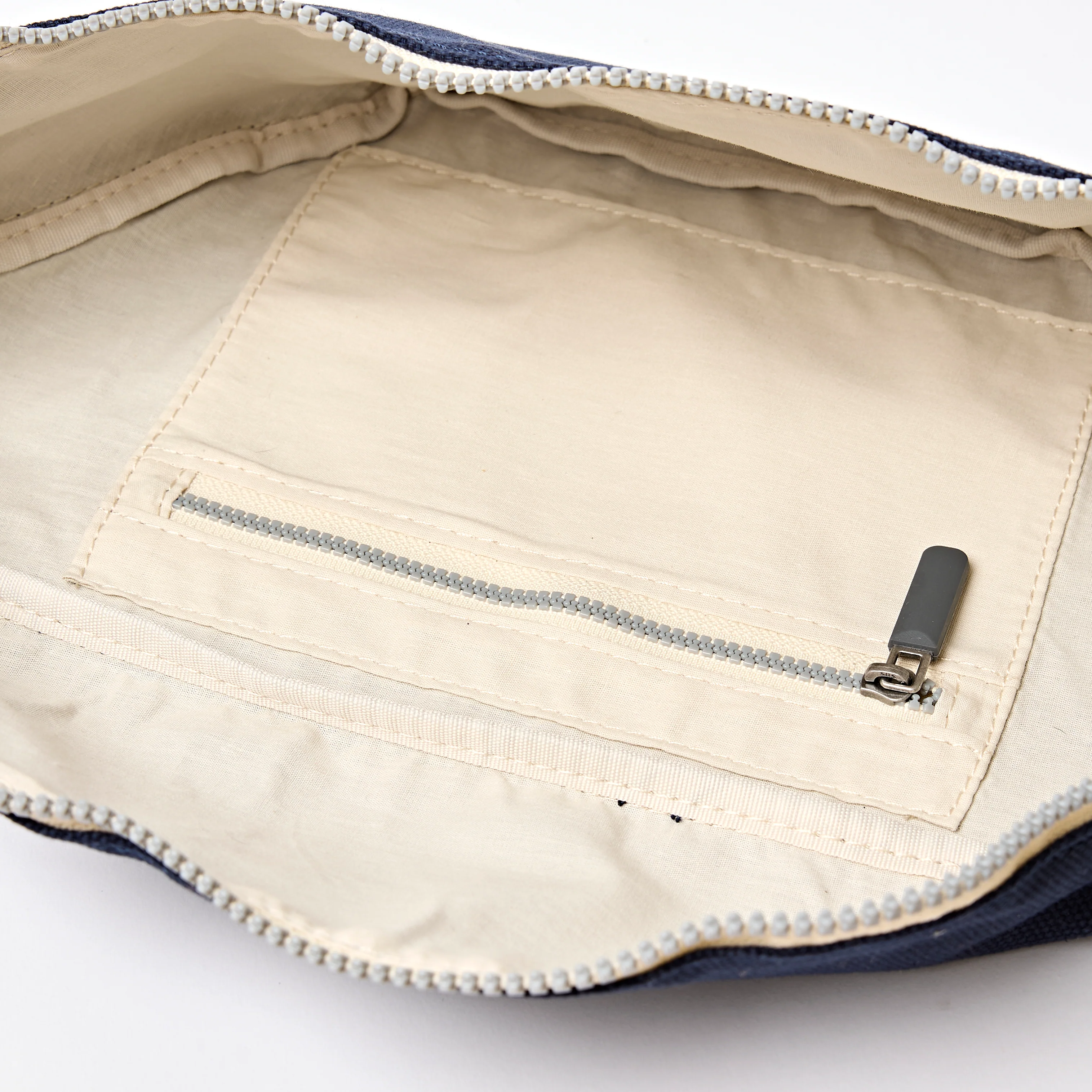 Mill Hill Crossbody Bag in Midnight - Image 4